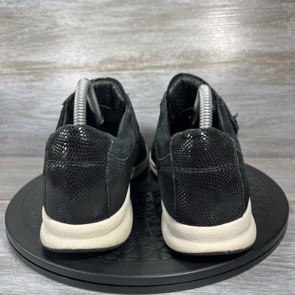 Clarks Womens Un Adorn Lo Unstructured Black Suede Comfort Sneakers Size 10 - Picture 4 of 9